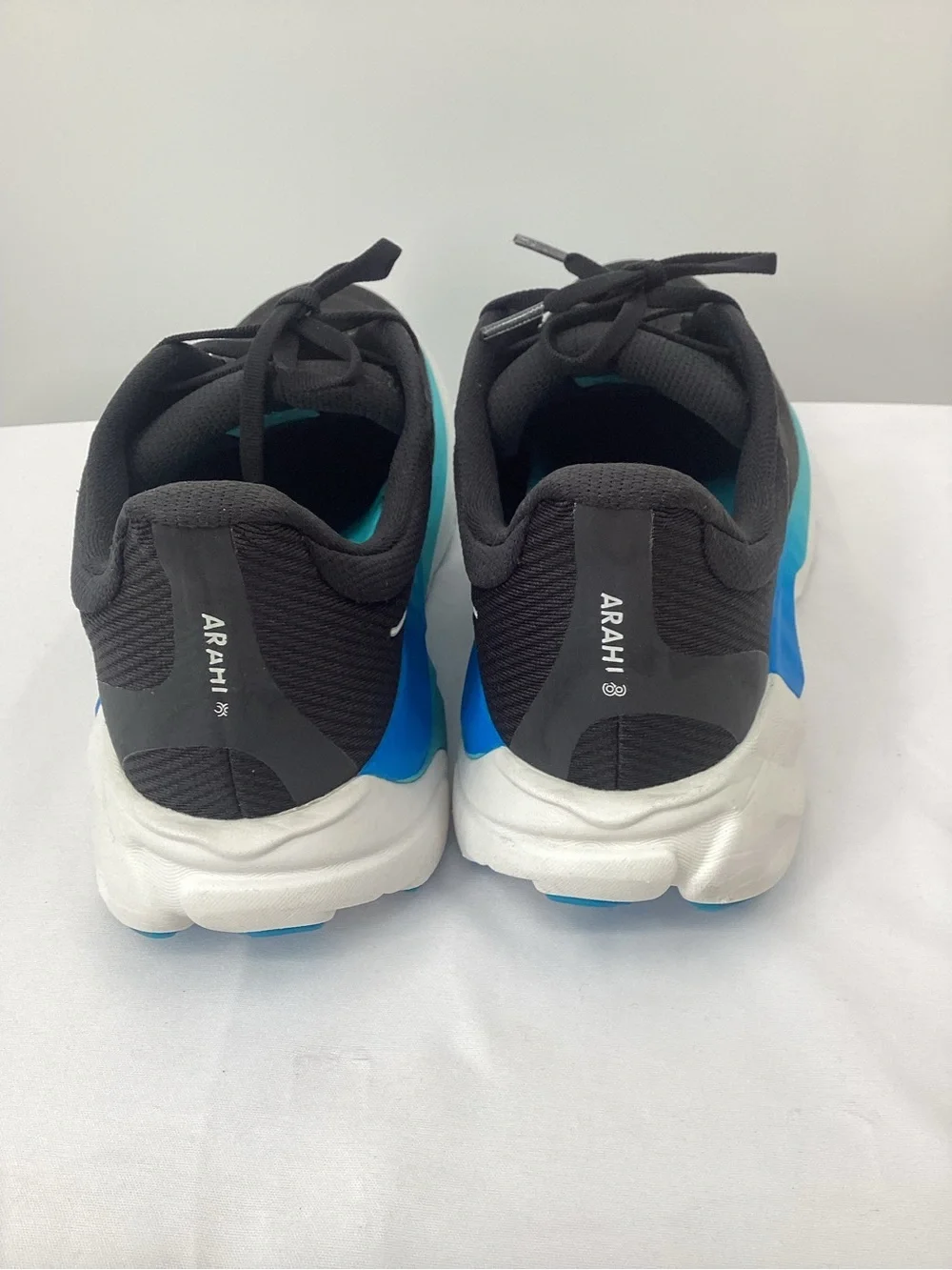 Hoka Arahi 8 Running Sneakers